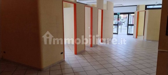 Коммерческая недвижимость с 1 комнатой в Бари, Италия № 271175 7