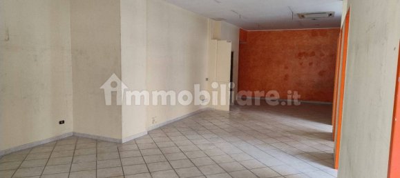 Коммерческая недвижимость с 1 комнатой в Бари, Италия № 271175 3