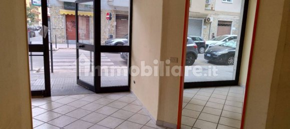 Коммерческая недвижимость с 1 комнатой в Бари, Италия № 271175 4