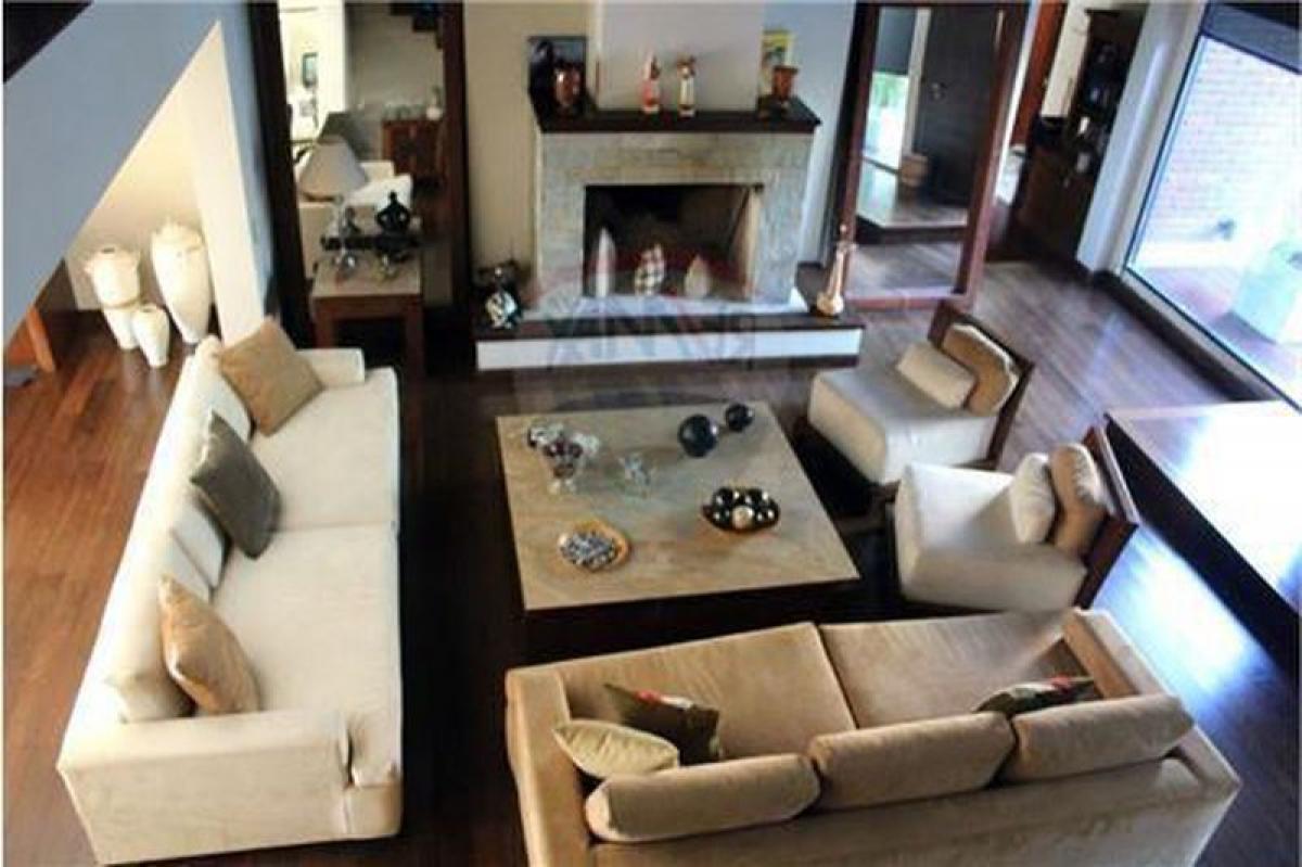 Casa T4 em Malvinas Argentinas, Argentina N.º 19931