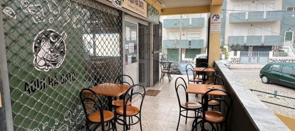 70m² Commercial property in Almada, Portugal No. 70915 5