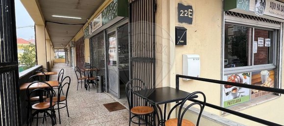 70m² Commercial property in Almada, Portugal No. 70915 2