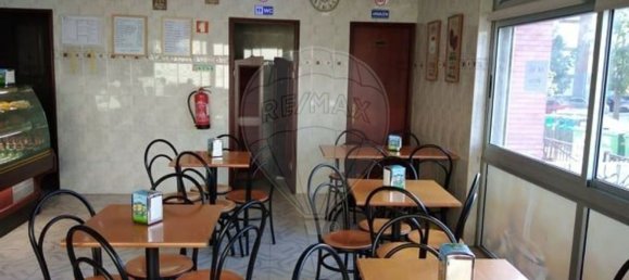 70m² Commercial property in Almada, Portugal No. 70915 9