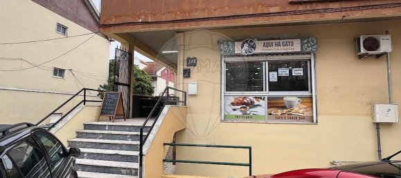 70m² Commercial property in Almada, Portugal No. 70915 4