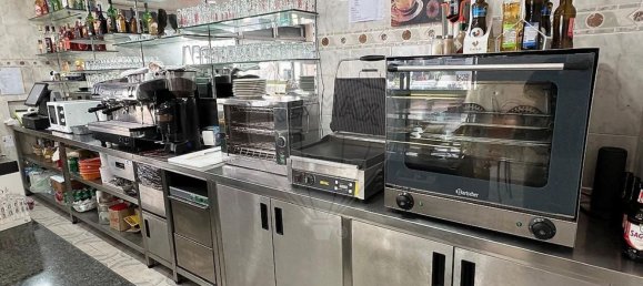 70m² Commercial property in Almada, Portugal No. 70915 11