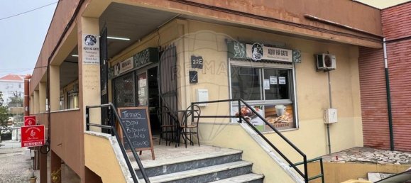70m² Commercial property in Almada, Portugal No. 70915 3