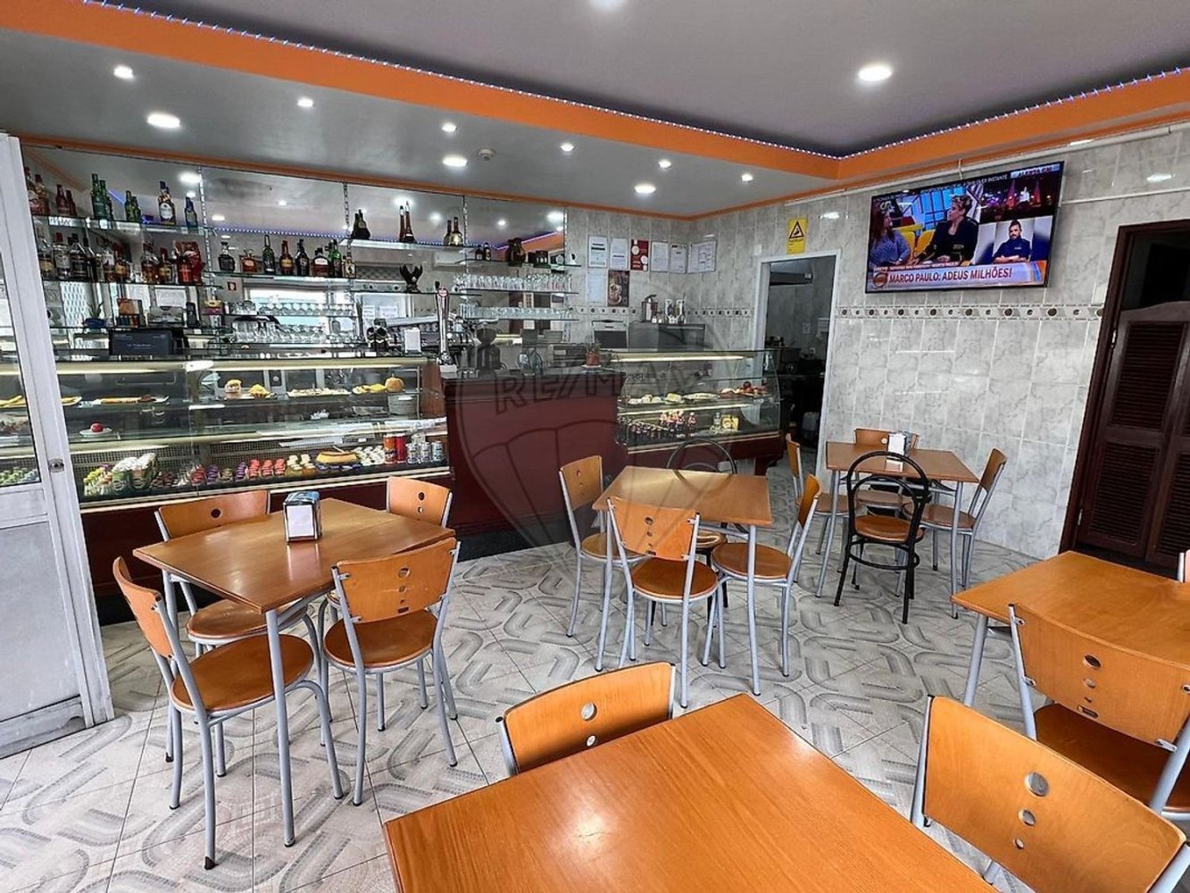 70m² Commercial property in Almada, Portugal No. 70915