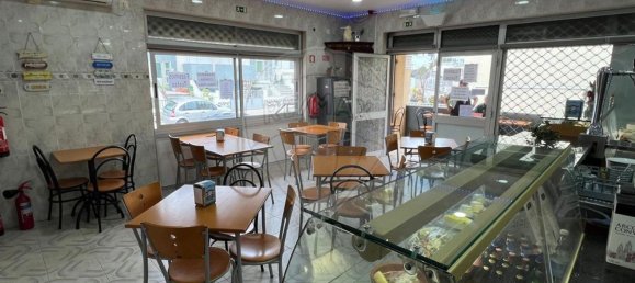 70m² Commercial property in Almada, Portugal No. 70915 8