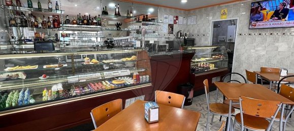 70m² Commercial property in Almada, Portugal No. 70915 7