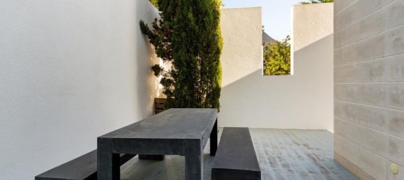 3 bedrooms House in Sesimbra, Portugal No. 145209 2