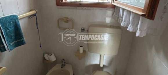 Дом с 3 комнатами в Комаккьо, Италия № 152200 14