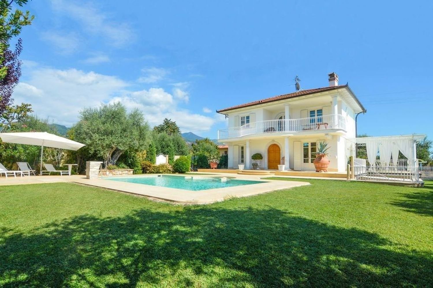 7 rooms Villa in Forte dei Marmi, Italy No. 38817