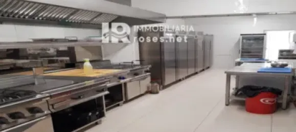 291m² Commercial property in Roses, Spain No. 145343 4