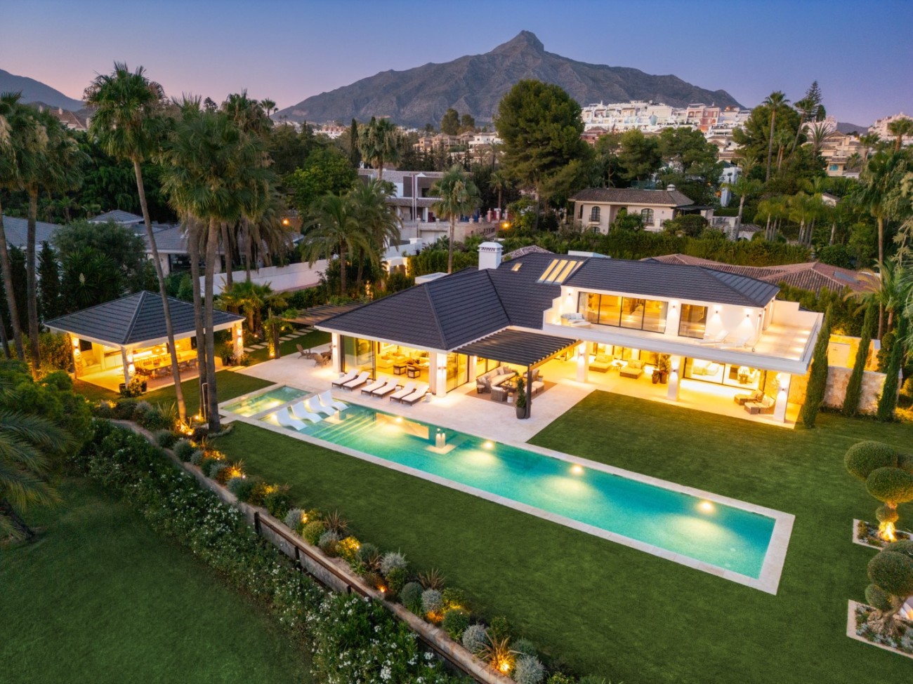 7 bedrooms Villa in Marbella, Spain No. 145123