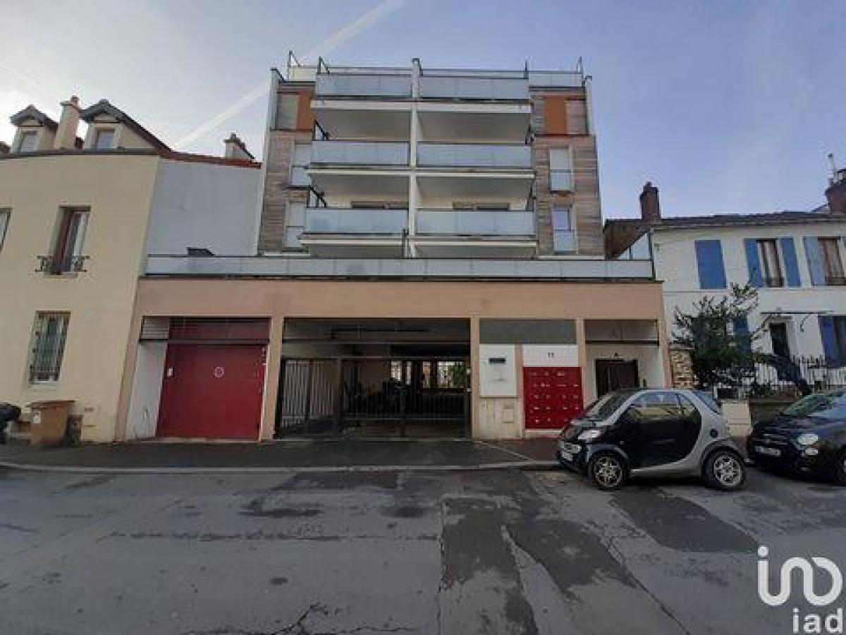  محل تجاري في Le Bourget, France 27متر مربع رقم 19706