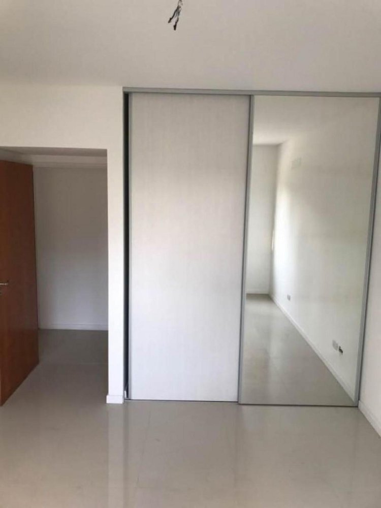 Estudio en Malvinas Argentinas, Argentina No. 12830