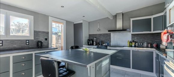 3 bedrooms House in Izon, France No. 278364 3