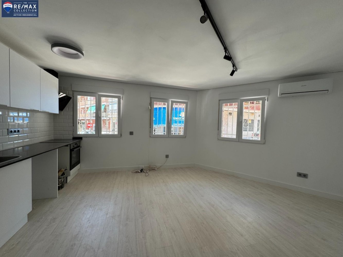 Apartamento de 3 dormitorios en Madrid, Spain No. 213716