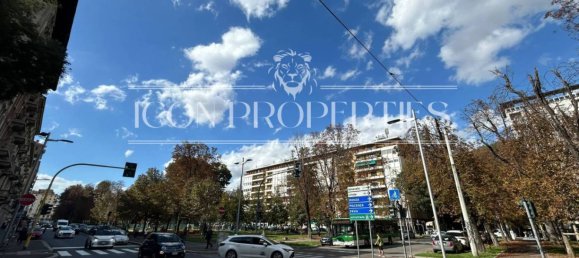 2 rooms Commercial property in Milan, Italy No. 248320 2