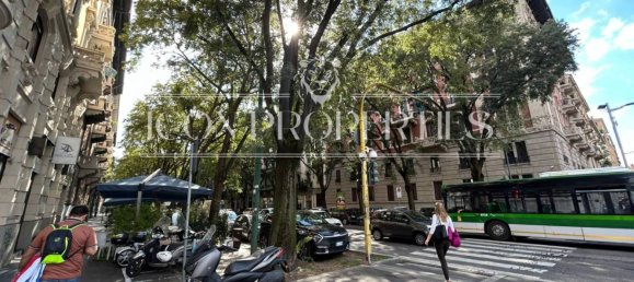 2 rooms Commercial property in Milan, Italy No. 248320 3