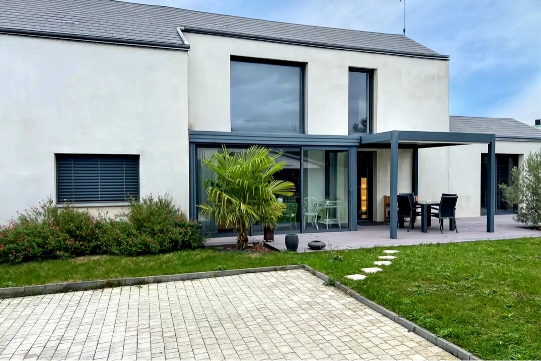 5 bedrooms House in Orleans, France No. 40389