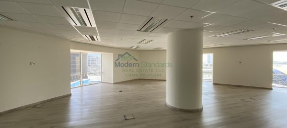 2270m² Office in Sheikh Zayed Road, UAE No. 9448 11