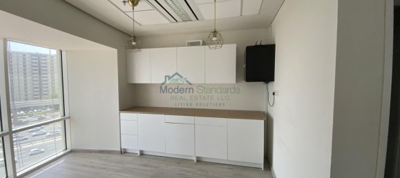 2270m² Office in Sheikh Zayed Road, UAE No. 9448 16