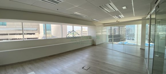 2270m² Office in Sheikh Zayed Road, UAE No. 9448 6