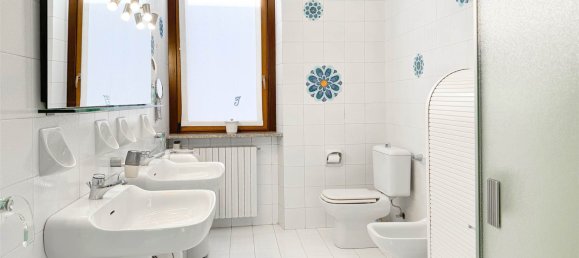 6 bedrooms Villa in Samarate, Italy No. 166905 31