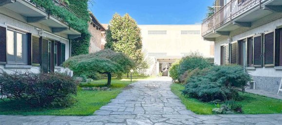 6 bedrooms Villa in Samarate, Italy No. 166905 4