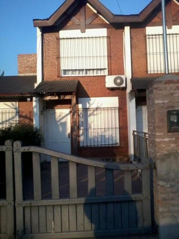 Дом с 3 спальнями в Пилар, Аргентина № 54339