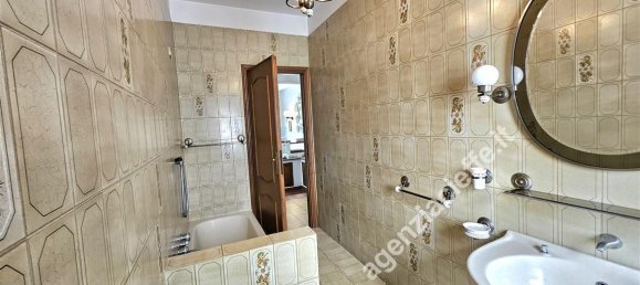 6 rooms House in Massa, Italy No. 18060 14