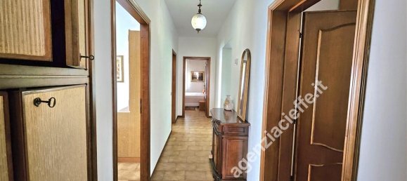 6 rooms House in Massa, Italy No. 18060 15