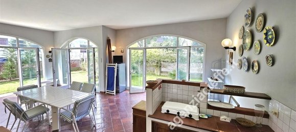 6 rooms House in Massa, Italy No. 18060 7