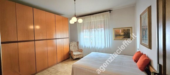 6 rooms House in Massa, Italy No. 18060 18