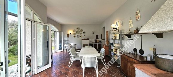 6 rooms House in Massa, Italy No. 18060 6