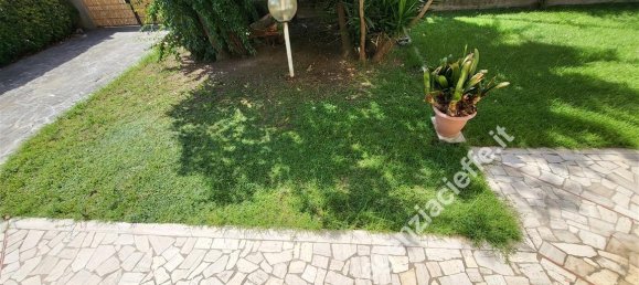 6 rooms House in Massa, Italy No. 18060 3