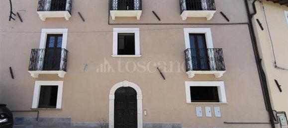 9 bedrooms House in L'Aquila, Italy No. 315527 2