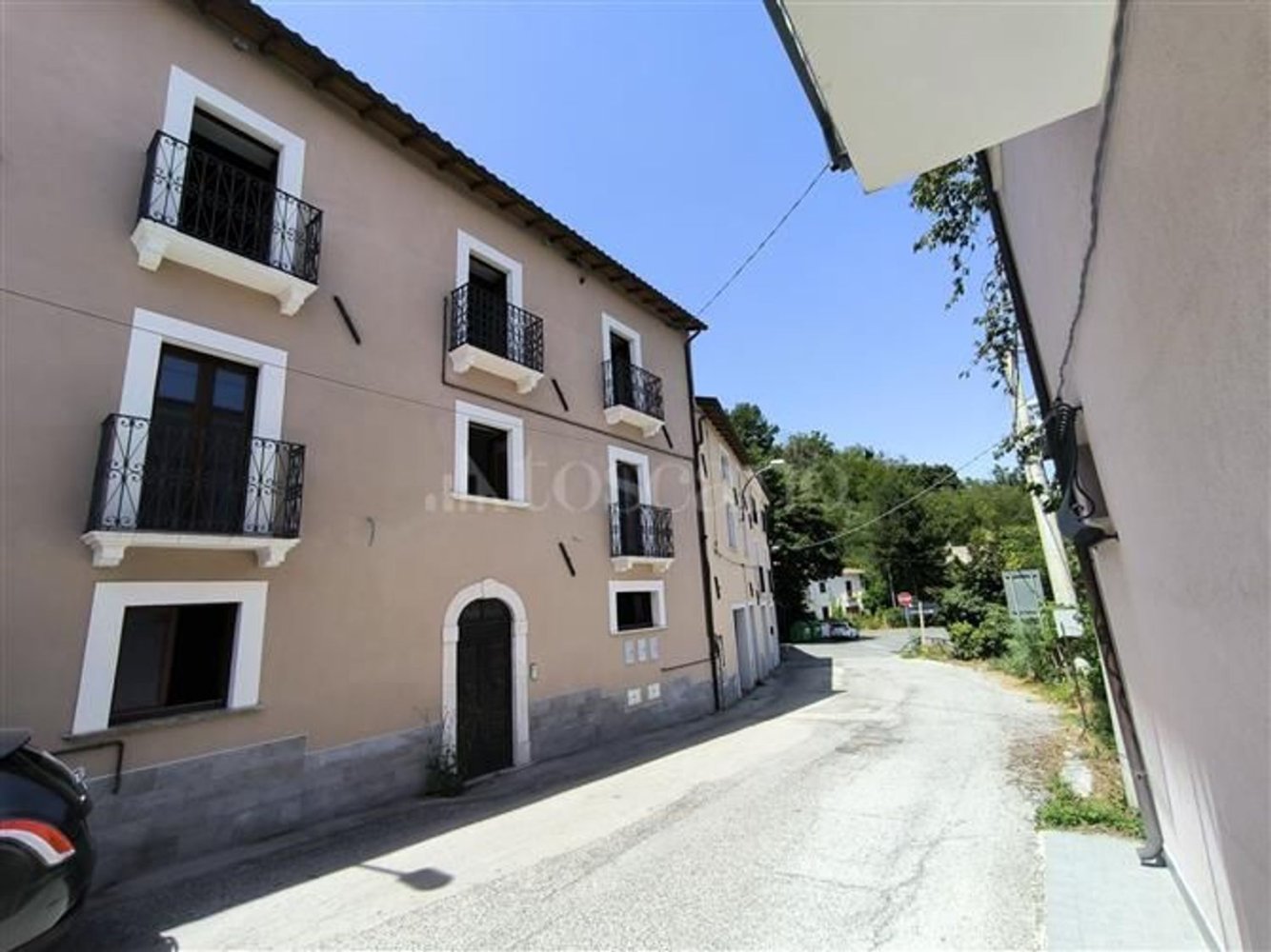 9 bedrooms House in L'Aquila, Italy No. 315527