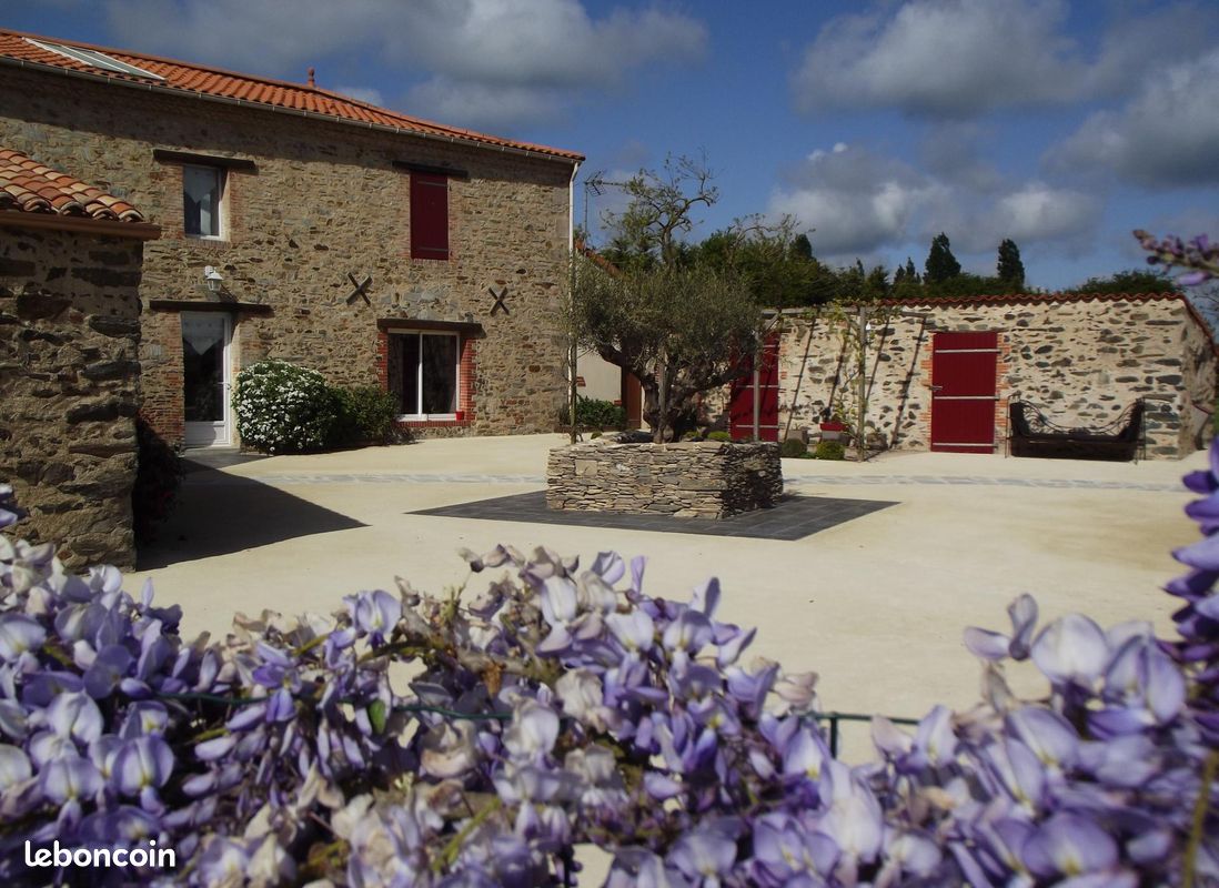 9 bedrooms House in Vendee, France No. 339870