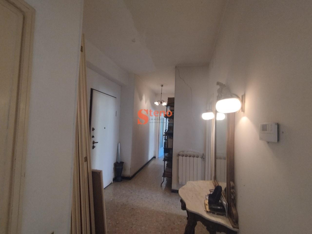Apartamento de 4 habitaciónes en Imperia, Italy No. 104110
