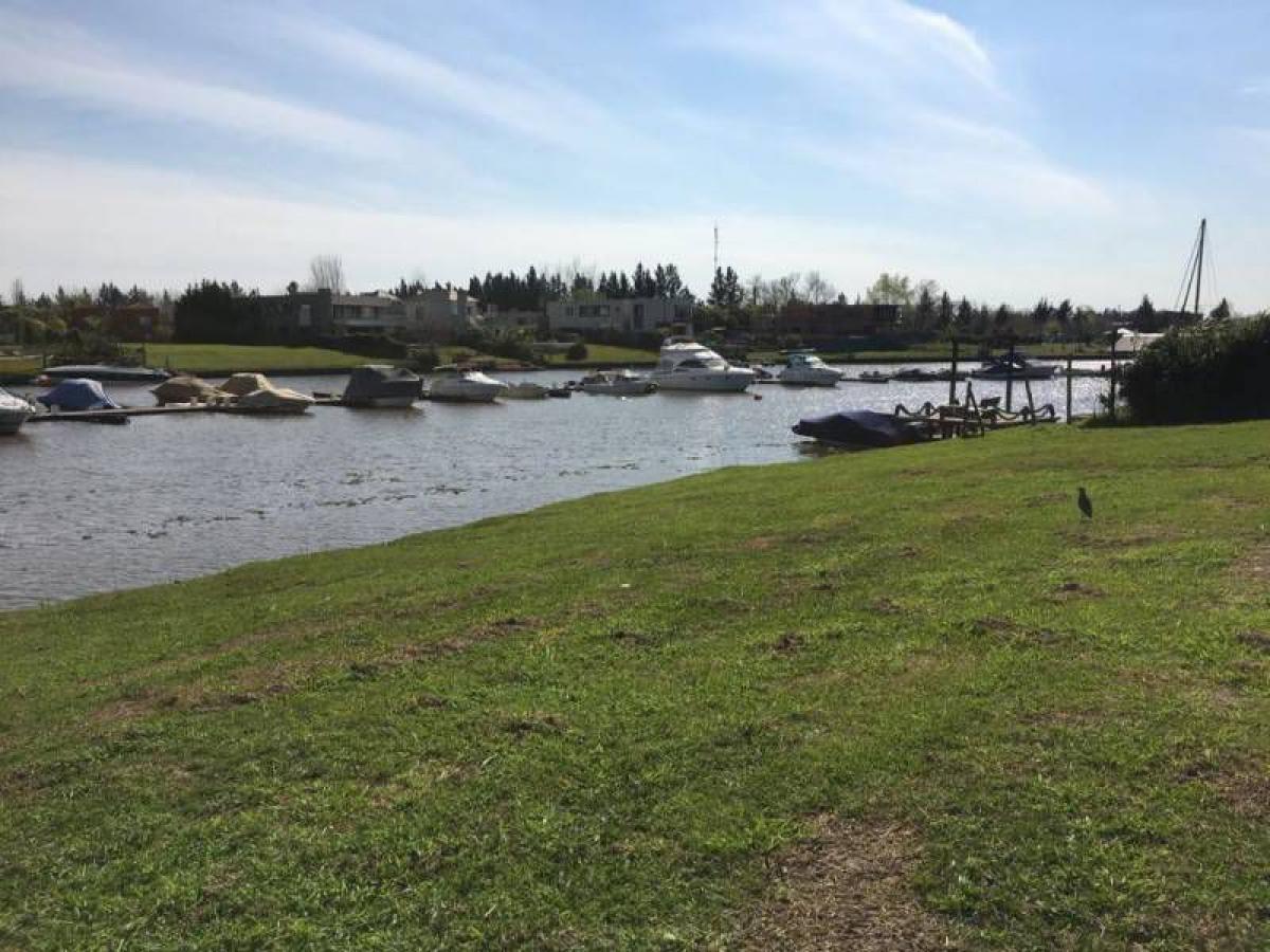  Land in Tigre, Argentina No. 120995