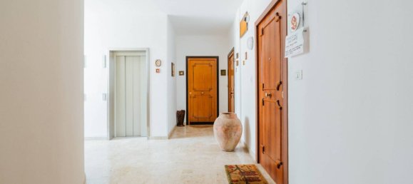 3 bedrooms Apartment in Palermo, Italy No. 167475 4