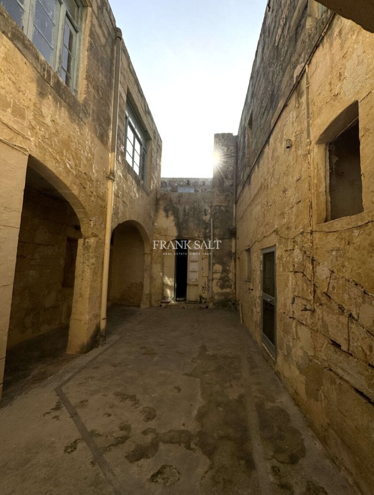 7 bedrooms House in Rabat, Malta No. 2552