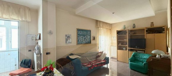 3 rooms Apartment in Bari, Italy No. 21011 3