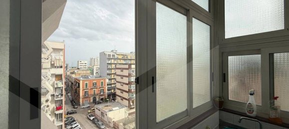 3 rooms Apartment in Bari, Italy No. 21011 5
