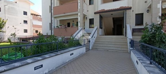 Квартира с 3 спальнями в Пинето, Италия № 318669 17