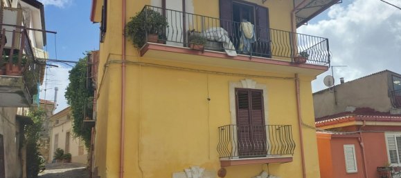 Casa de 4 dormitorios en Vibo Valentia, Italy No. 335455 2