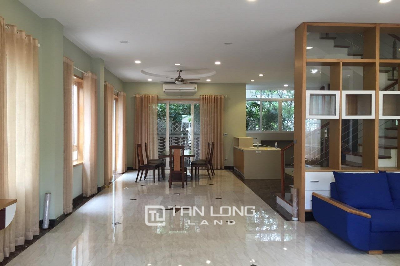 Вилла с 4 спальнями в Лонгбьен, Вьетнам № 1446