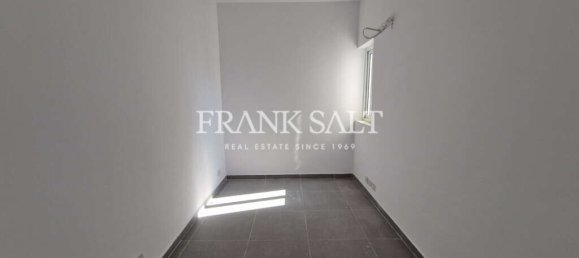 2 bedrooms Penthouse in Saint Paul's Bay, Malta No. 2414 3